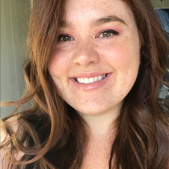 Meet your Posher, Danielle - Picture 3 of 6